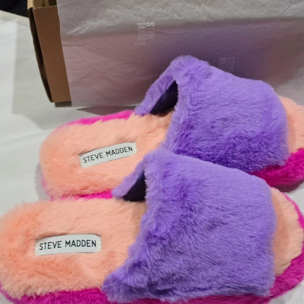 Steve Madden ✦ Frillz Slippers ✦ Faux Fur Colorblock w/ Open Toe Cozy Grip Sole